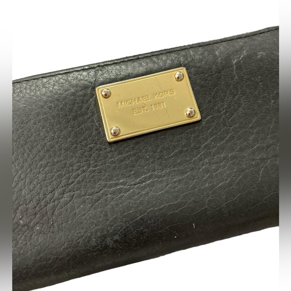 Michael Kors Soft Pebbled Leather Zip Around Wallet - Picture 4 of 15